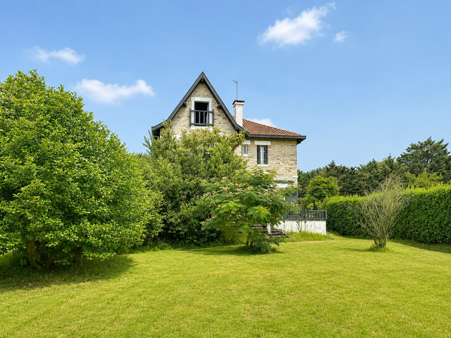 mansion 7 Rooms for sale on BIARRITZ (64200)