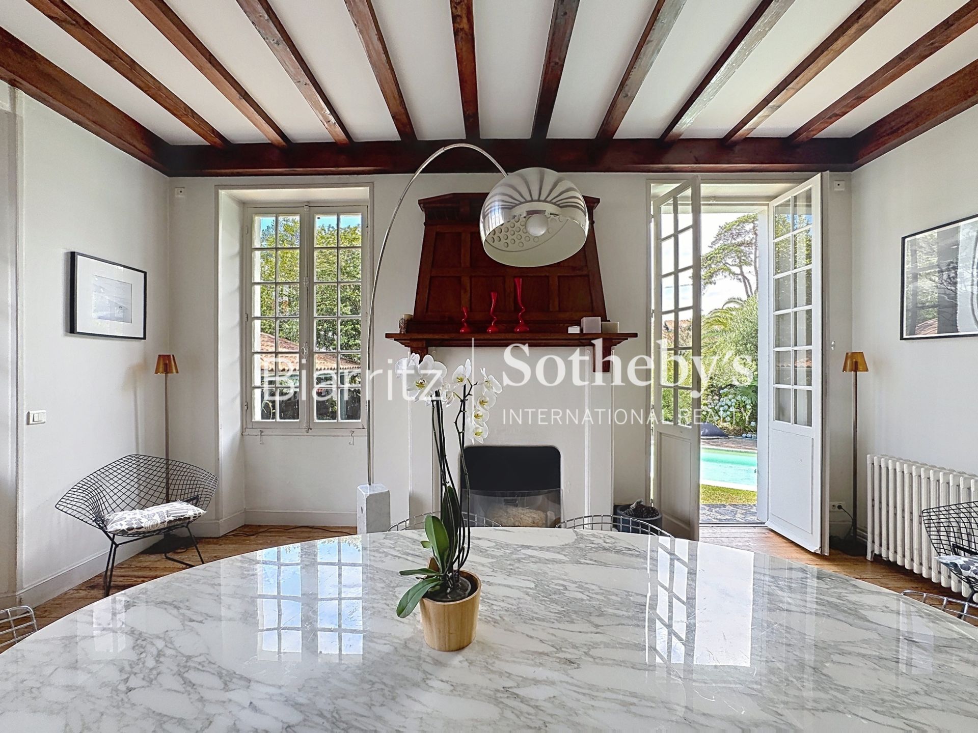 house 10 Rooms for sale on BIARRITZ (64200)