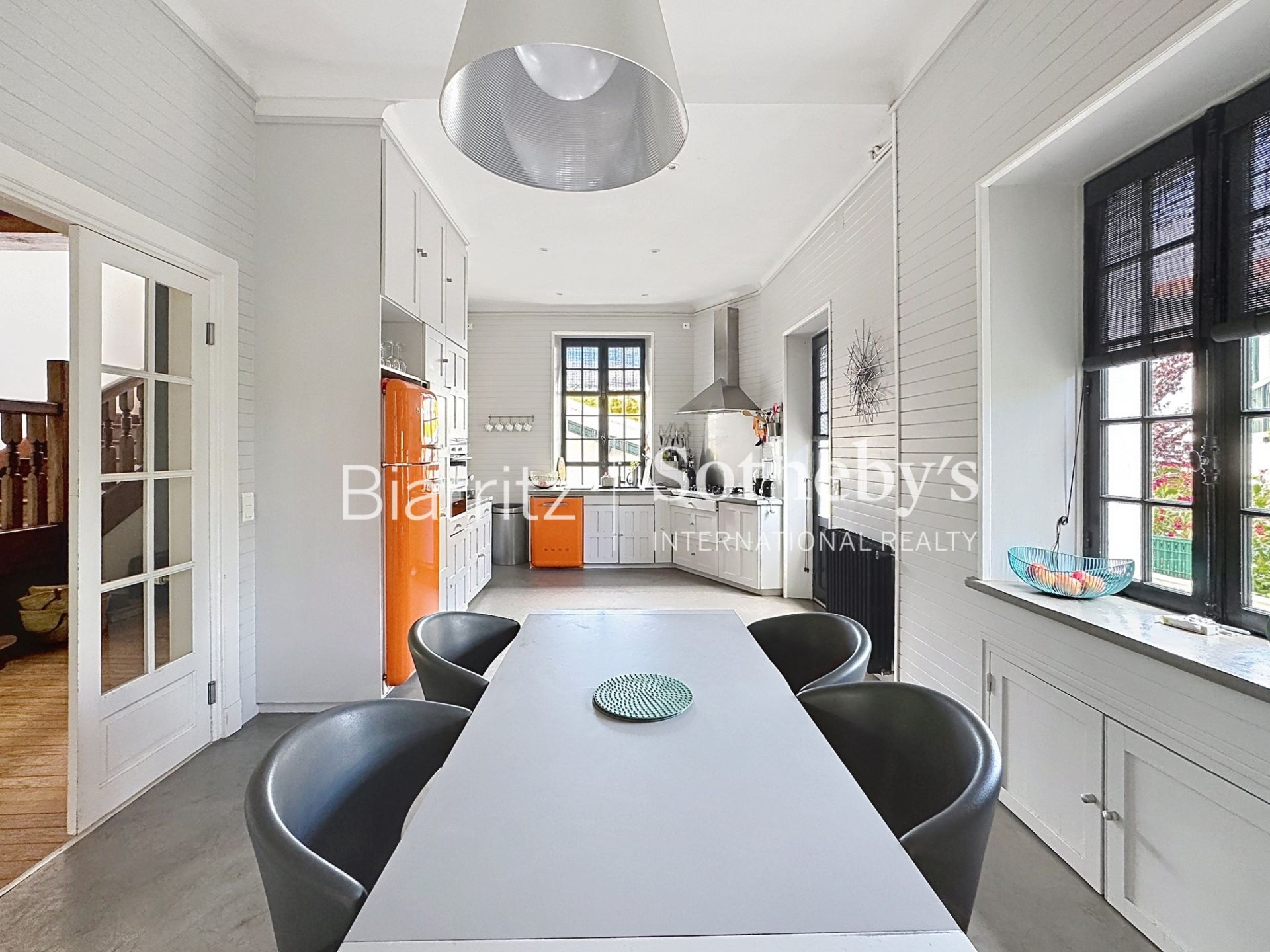 house 10 Rooms for sale on BIARRITZ (64200)