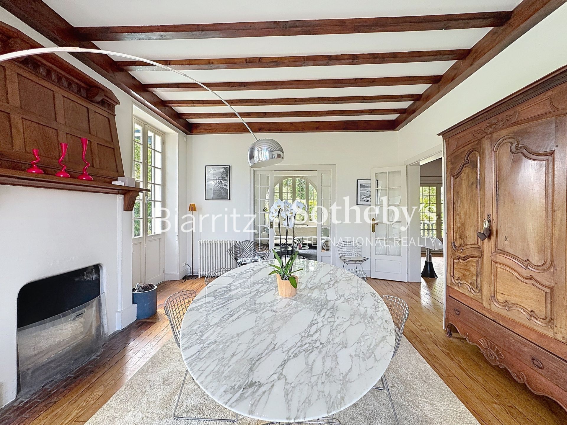 house 10 Rooms for sale on BIARRITZ (64200)