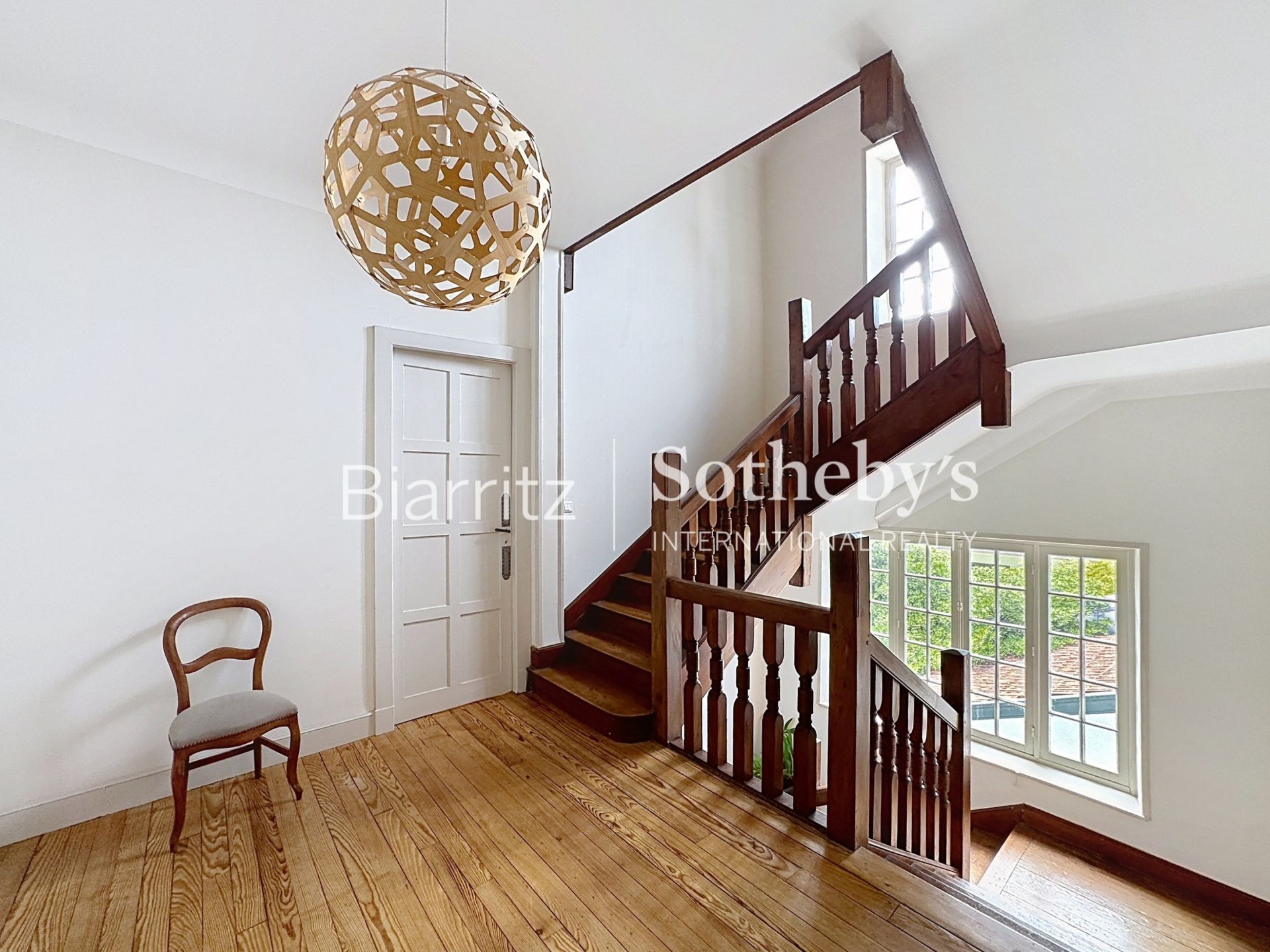 house 10 Rooms for sale on BIARRITZ (64200)