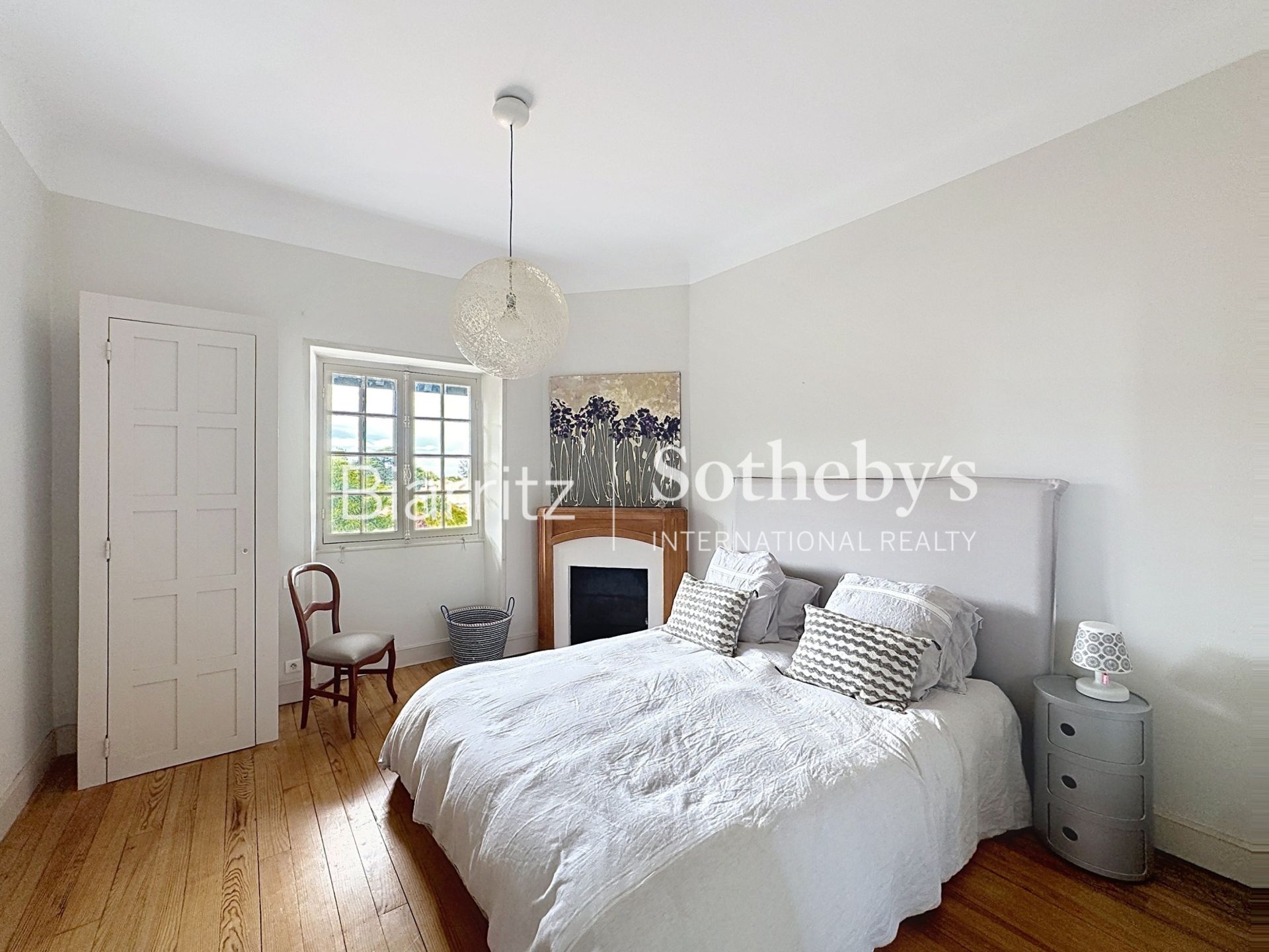 house 10 Rooms for sale on BIARRITZ (64200)